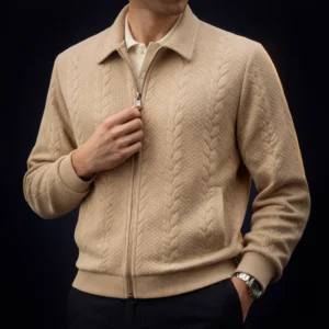 Polera acolchada trenzada con cierre color caqui